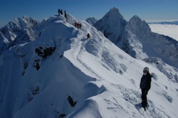 Chulu East Peak climbing